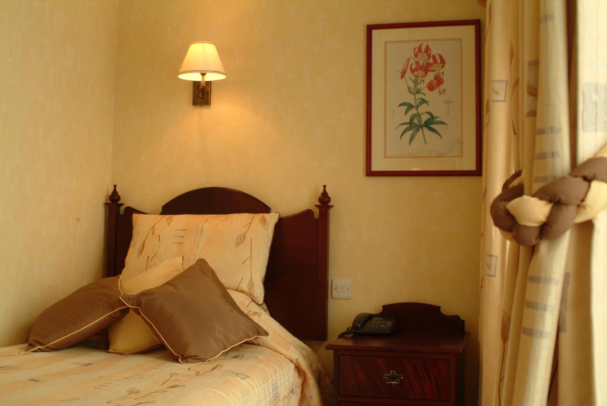 The Tontine Hotel Пийбълс Екстериор снимка