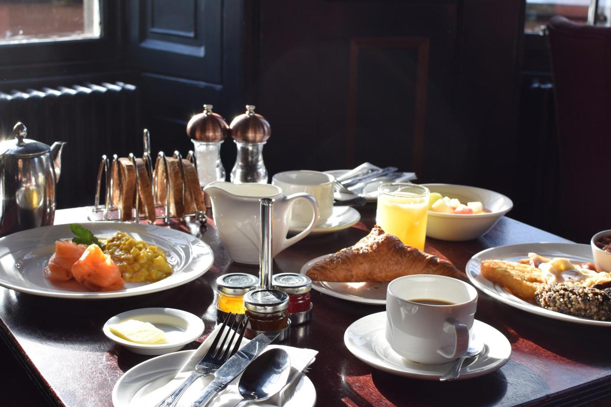 The Tontine Hotel Пийбълс Екстериор снимка