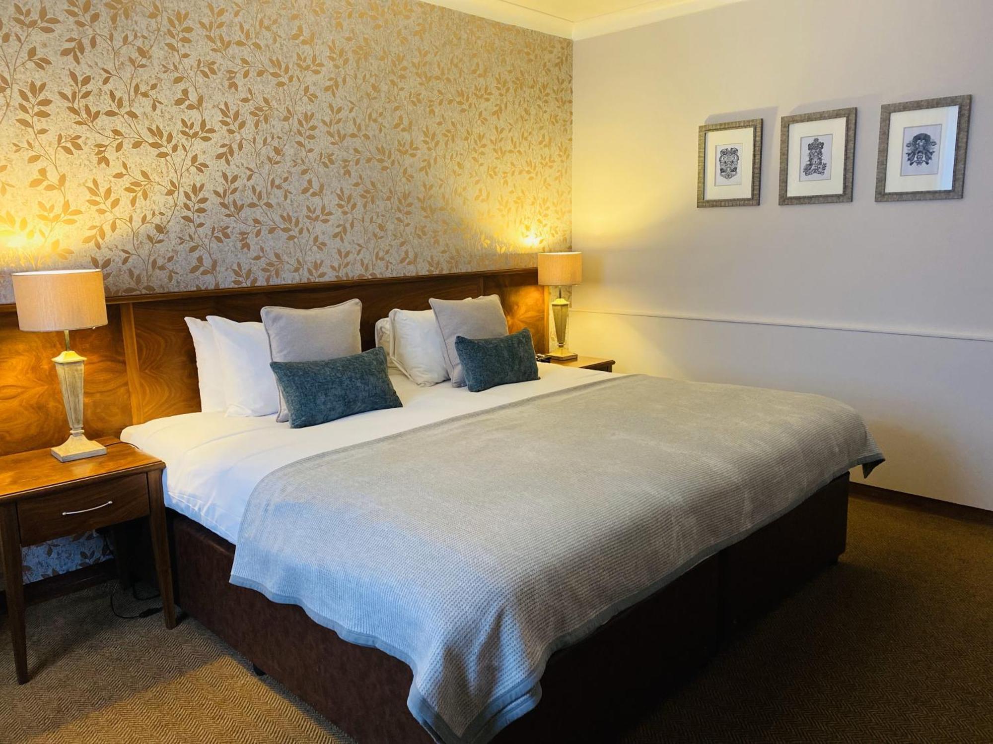 The Tontine Hotel Пийбълс Екстериор снимка